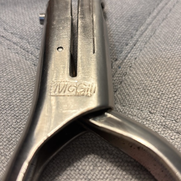 McGill Utility 300 Series Heavy Duty 1/8 Inch Round Single Hole Punch - Picture 2 of 6